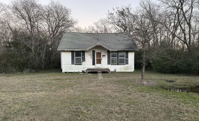 609 N Mlk Ave, Wortham, TX 76693 - view of front facade with a front lawn