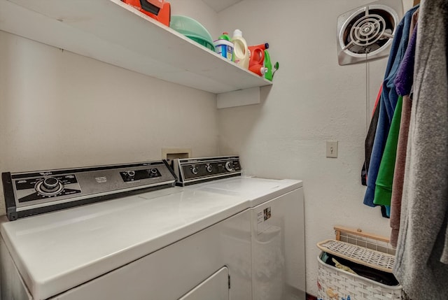 1120 Redfish St, Bayou Vista, TX 77563 - laundry area with washer and dryer