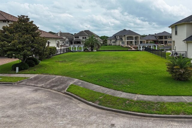 2910 N Island Dr, Seabrook, TX 77586