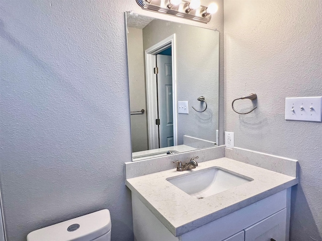 415 Sevenhampton Ln, Houston, TX 77015 - half bathroom featuring a textured wall and vanity