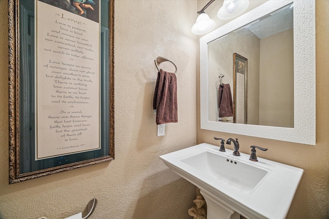 16063 Hidden Acres Dr, Houston, TX 77084 - bathroom featuring a textured wall