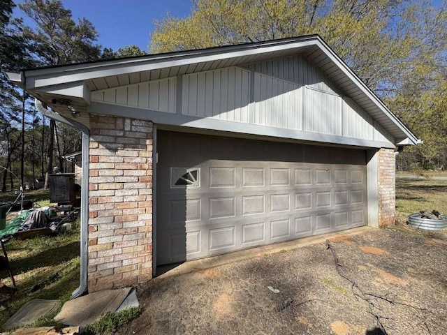 447 Plum Creek Rd, Longview, TX 75605 - view of garage