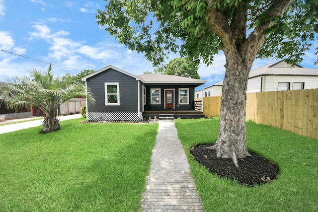1218 Des Jardines St, Houston, TX 77023 - view of front of home with a porch