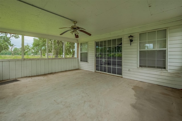 1725 County Road 244e, Brazoria, TX 77422 - unfurnished sunroom featuring a ceiling fan