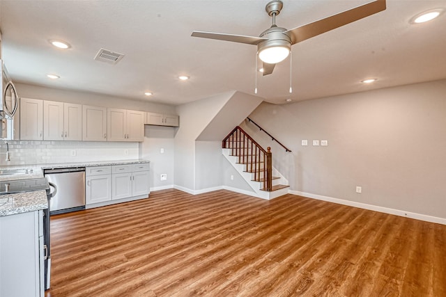 8125 Eastover St Unit Ab, Houston, TX 77028 - kitchen featuring stainless steel appliances, light wood-type flooring, backsplash, a ceiling fan, and recessed lighting