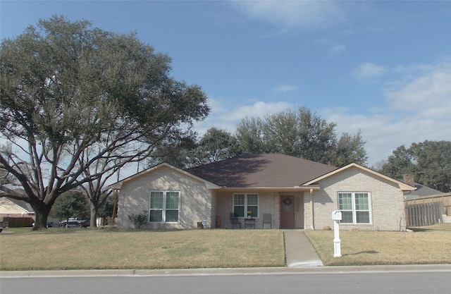 1501 E Pecan St, Brenham, TX 77833 - ranch-style house featuring a front lawn and brick siding