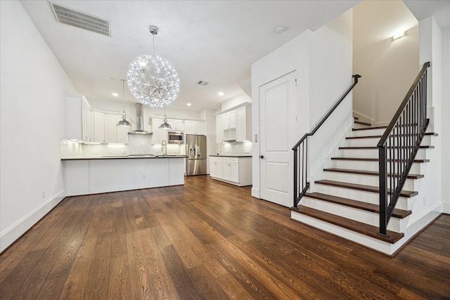 2509 Dorrington Blvd Unit B, Houston, TX 77030 - kitchen featuring stainless steel appliances, a peninsula, dark countertops, backsplash, and dark wood-type flooring