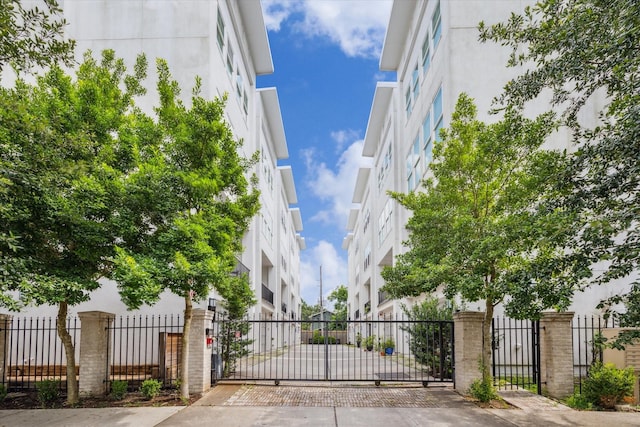2509 Dorrington Blvd Unit B, Houston, TX 77030 - view of gate