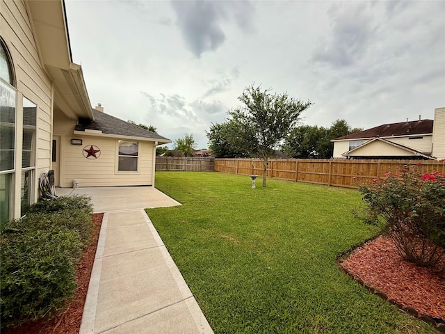 913 S Belle Dr, Angleton, TX 77515 - fenced backyard with a patio area