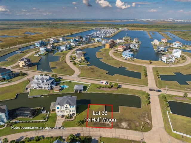 16 Half Moon, Hitchcock, TX 77563