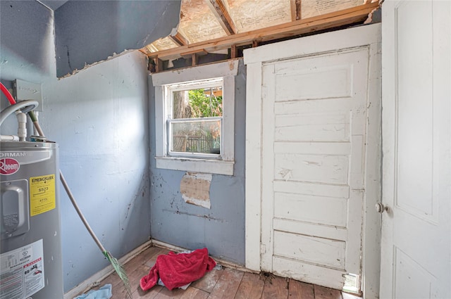 4103 Lumber Ln, Houston, TX 77016 - utility room with electric water heater