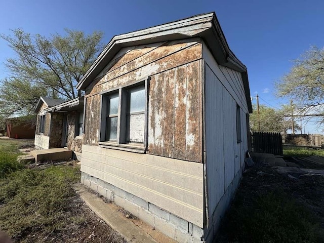 200 W 2nd St, Edmonson, TX 79032 - view of side of home