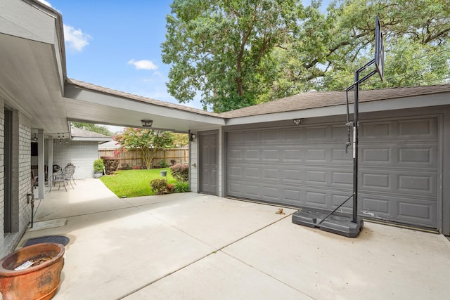 5743 Braesheather Dr, Houston, TX 77096 - view of garage