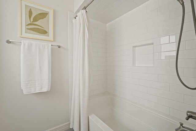 5743 Braesheather Dr, Houston, TX 77096 - full bath featuring shower / bath combination with curtain