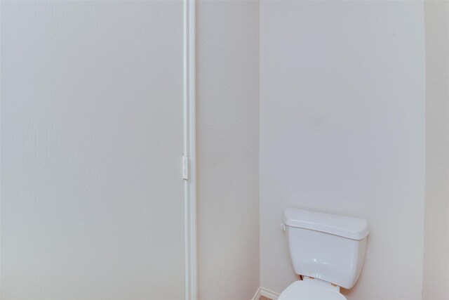 2614 Skyview Shadows Ct, Houston, TX 77047 - bathroom featuring toilet and baseboards