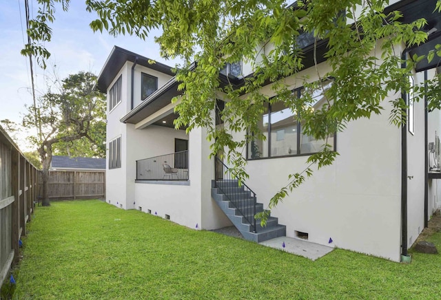 5115 Maple St, Houston, TX 77401 - fenced backyard with stairway
