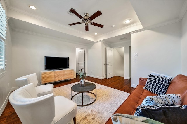 1822 Gardenia Dr, Houston, TX 77018 - living area featuring wood finished floors, a ceiling fan, crown molding, and recessed lighting