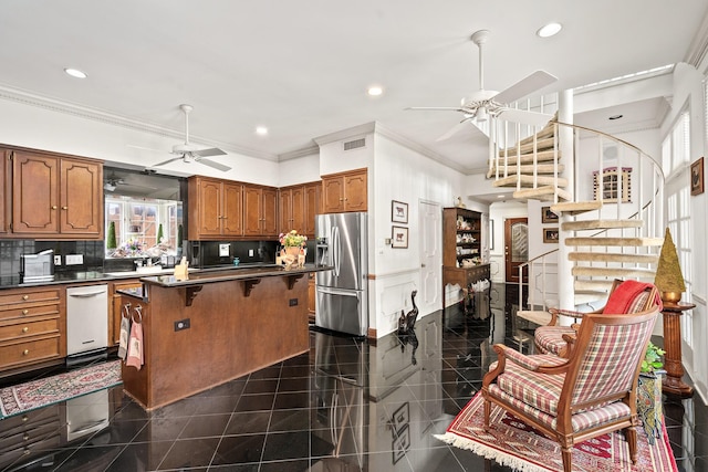 903 Rocky River Rd, Houston, TX 77056 - kitchen featuring a ceiling fan, stainless steel fridge with ice dispenser, dishwasher, granite floors, and crown molding
