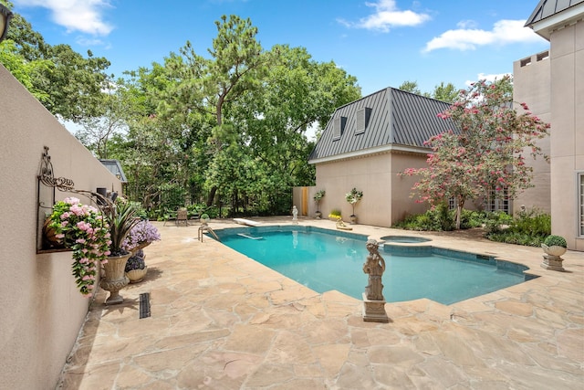 903 Rocky River Rd, Houston, TX 77056 - view of pool featuring a patio and an in-ground hot tub