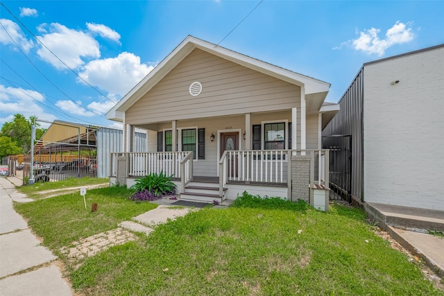 4519 N Main St, Houston, TX 77009 - view of front of property with a porch