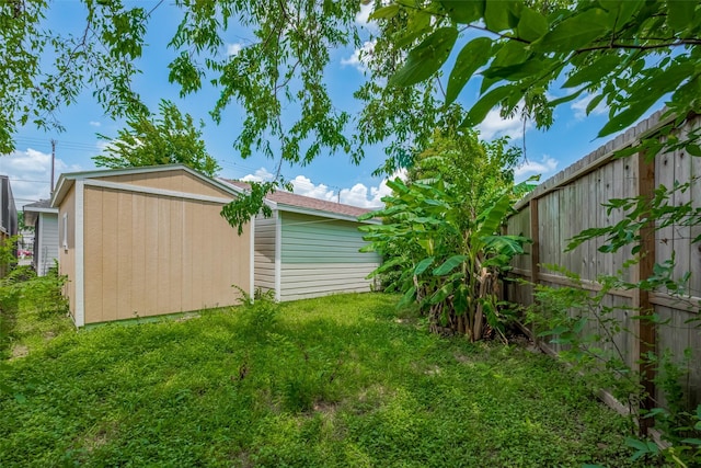 4519 N Main St, Houston, TX 77009 - view of yard