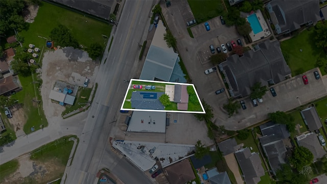 4519 N Main St, Houston, TX 77009 - aerial view of property and surrounding area featuring property boundaries highlighted