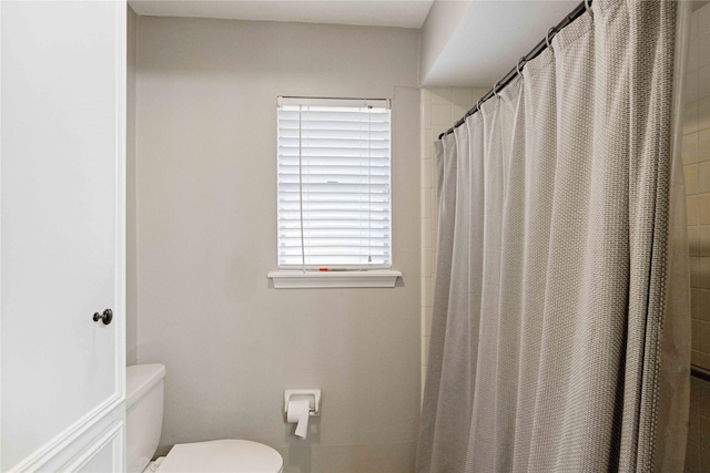 8214 Camborne Ln, Houston, TX 77070 - bathroom featuring toilet and a shower with shower curtain