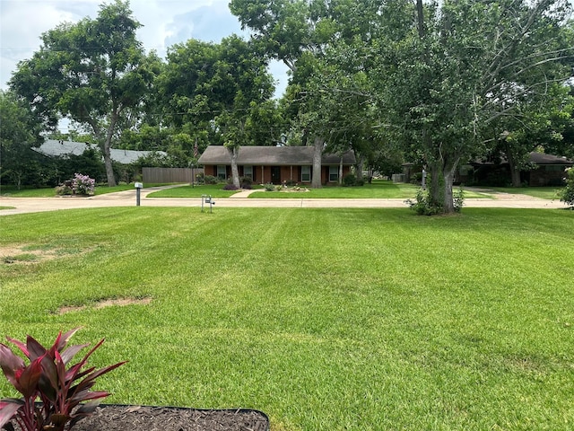 107 Southern Oaks Dr, Lake Jackson, TX 77566 - view of front facade with a front lawn