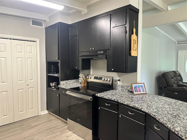 107 Southern Oaks Dr, Lake Jackson, TX 77566 - kitchen featuring electric range, under cabinet range hood, dark cabinetry, beamed ceiling, and light wood-style floors