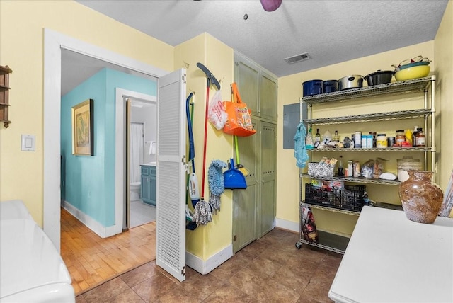 939 17th St, San Leon, TX 77539