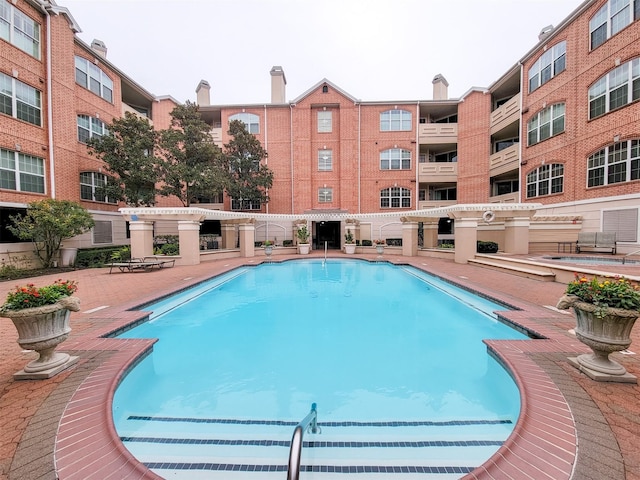 2111 Welch St Unit B109, Houston, TX 77019 - view of community pool