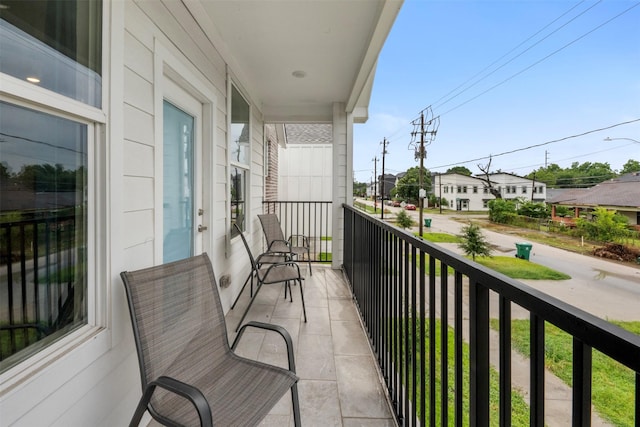 5214 Sherman St, Houston, TX 77011 - balcony with a residential view