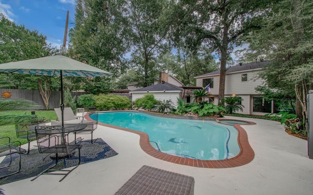 7922 Kleingreen Ln, Spring, TX 77379 - view of swimming pool with a patio and a fenced backyard