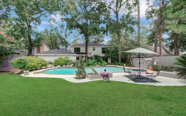 7922 Kleingreen Ln, Spring, TX 77379 - view of swimming pool featuring a fenced backyard and a patio