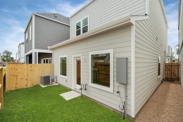 416 Stonework Landing Ln, Houston, TX 77076 - back of property with a gate