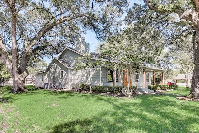 707 N Main St, Dayton, TX 77535 - view of front facade featuring a chimney and a front yard