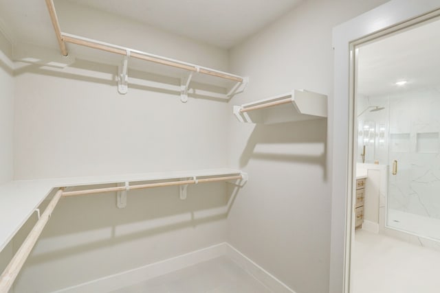 707 N Main St, Dayton, TX 77535 - view of spacious closet