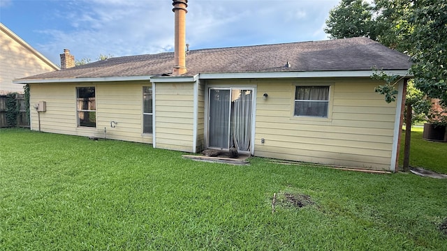 1830 Lansdowne Dr, Richmond, TX 77406 - rear view of property featuring a shingled roof