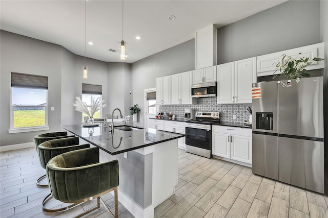 108 Bianca Cir, Del Valle, TX 78617 - kitchen featuring appliances with stainless steel finishes, white cabinets, tasteful backsplash, plenty of natural light, and recessed lighting