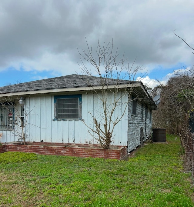 213 Armstrong St, Houston, TX 77029 - view of side of home featuring a lawn and board and batten siding
