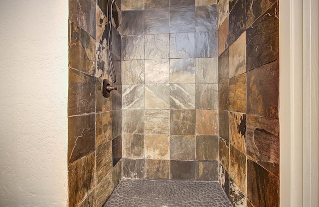 14507 Louetta Rd, Cypress, TX 77429 - bathroom featuring a tile shower and a textured wall