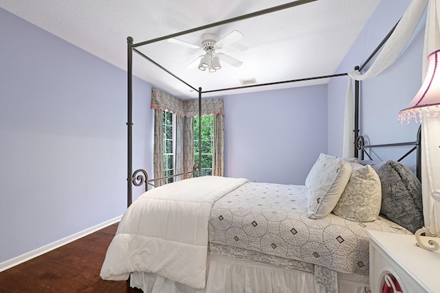 6102 Walkers Park Dr, Sugar Land, TX 77479 - bedroom with wood finished floors and ceiling fan