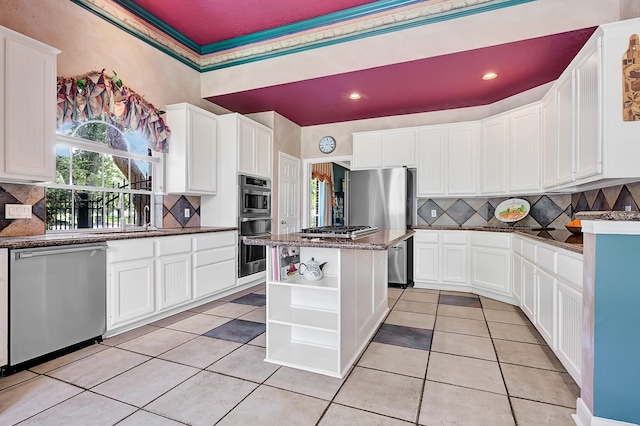 6102 Walkers Park Dr, Sugar Land, TX 77479 - kitchen featuring stainless steel appliances, tasteful backsplash, light tile patterned floors, and a center island