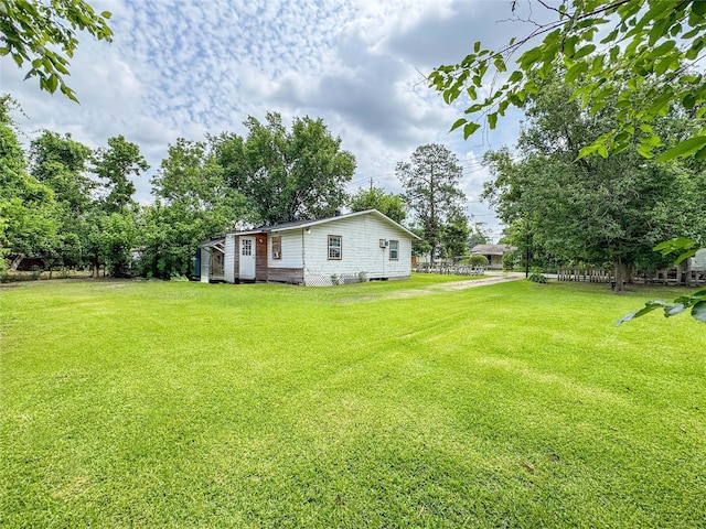 6611 De Priest St, Houston, TX 77091 - view of green lawn