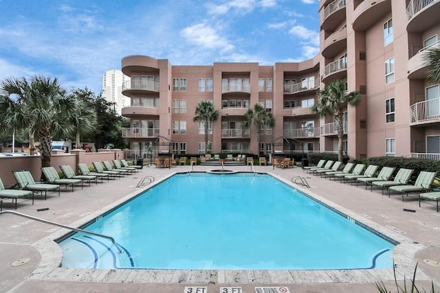 3505 Sage Rd Unit 2910, Houston, TX 77056 - community pool with a patio