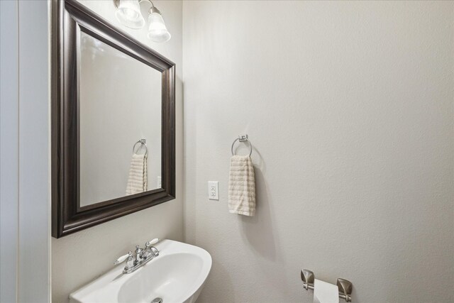 2332 Shadow Falls Ln, Pearland, TX 77584 - bathroom with a sink
