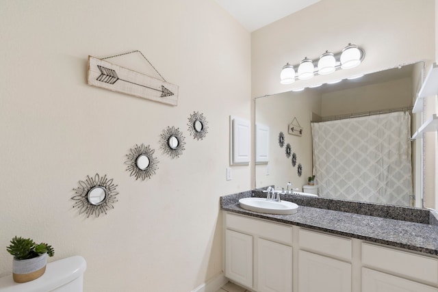 9523 Sapphire Hill Ln, Katy, TX 77494 - full bath with vanity and curtained shower