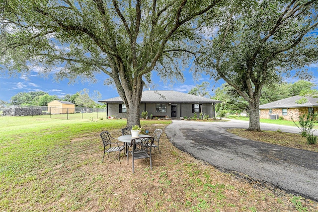 5673 Fm 1094th Rd, Sealy, TX 77474 - view of front of home featuring curved driveway