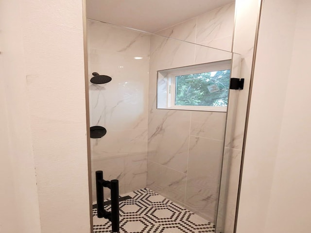 6749 Liverpool St, Houston, TX 77021 - full bathroom featuring tiled shower
