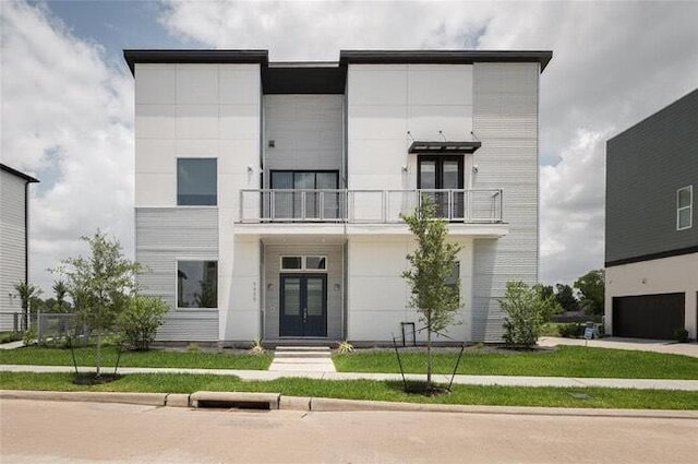 9805 Finch Falls Ln, Houston, TX 77080 - modern home featuring a balcony